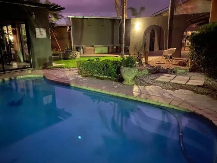 Bush Pillow Guest House Очиваронго Экстерьер фото